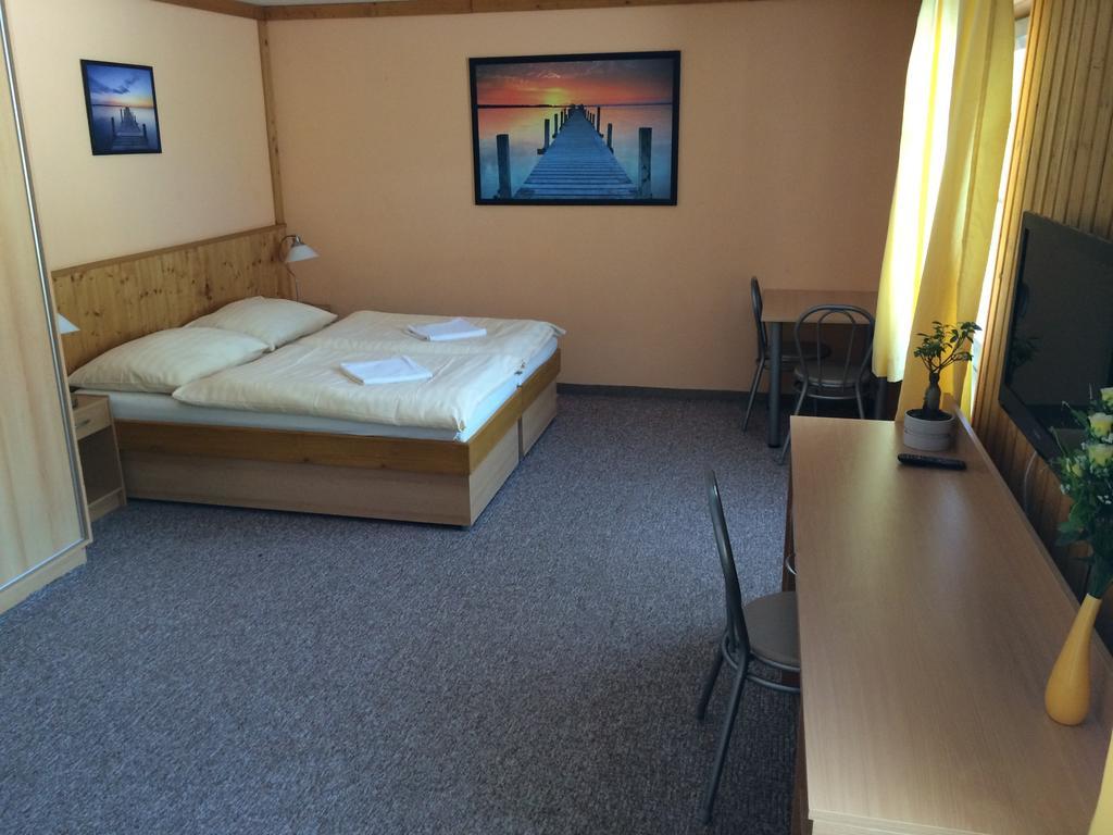 Hotel Pohádka Most Quarto foto